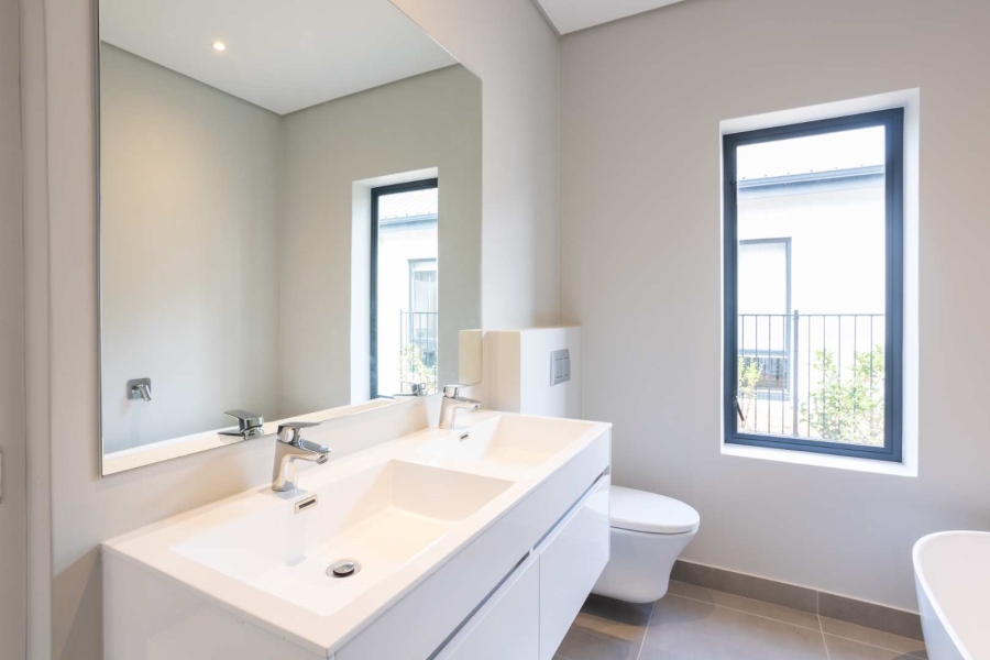 To Let 4 Bedroom Property for Rent in Val De Vie Estate Western Cape